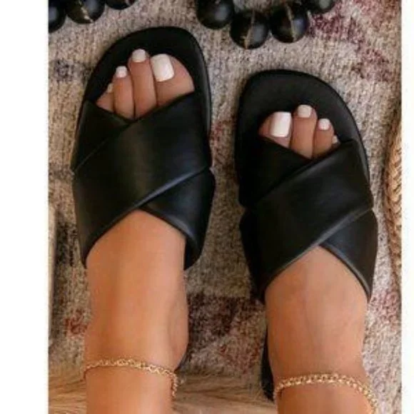 !! NEW !! Criss Cross Padded Slide Sandals in Black - Picture 6 of 6